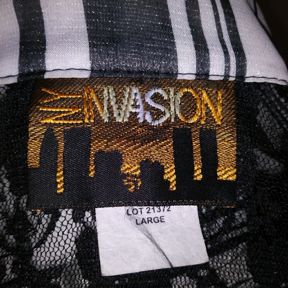 NY Invasion blouse - Picture 3 of 4